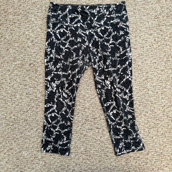 Nike Dri Fit Camouflage Black Gray White Leggings Cropped Yoga Running Gym‎ M - Picture 1 of 7